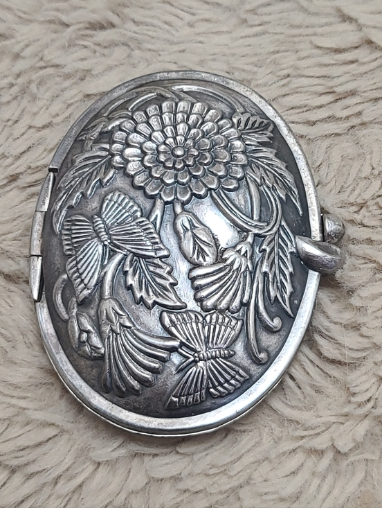 Vintage Accessories - Vintage Pewter Ornate Floral Embossed Silver Compact Mirror, Clamshell